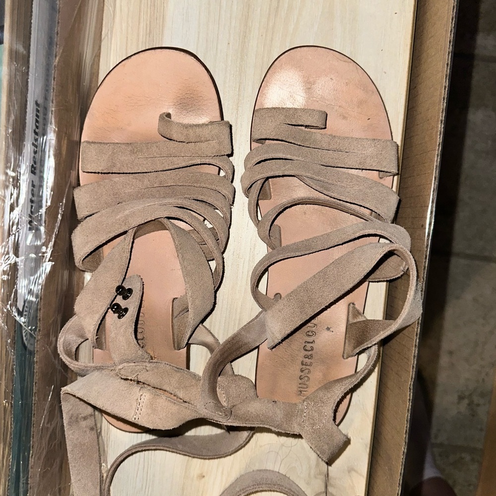 Missed & Cloud sandals